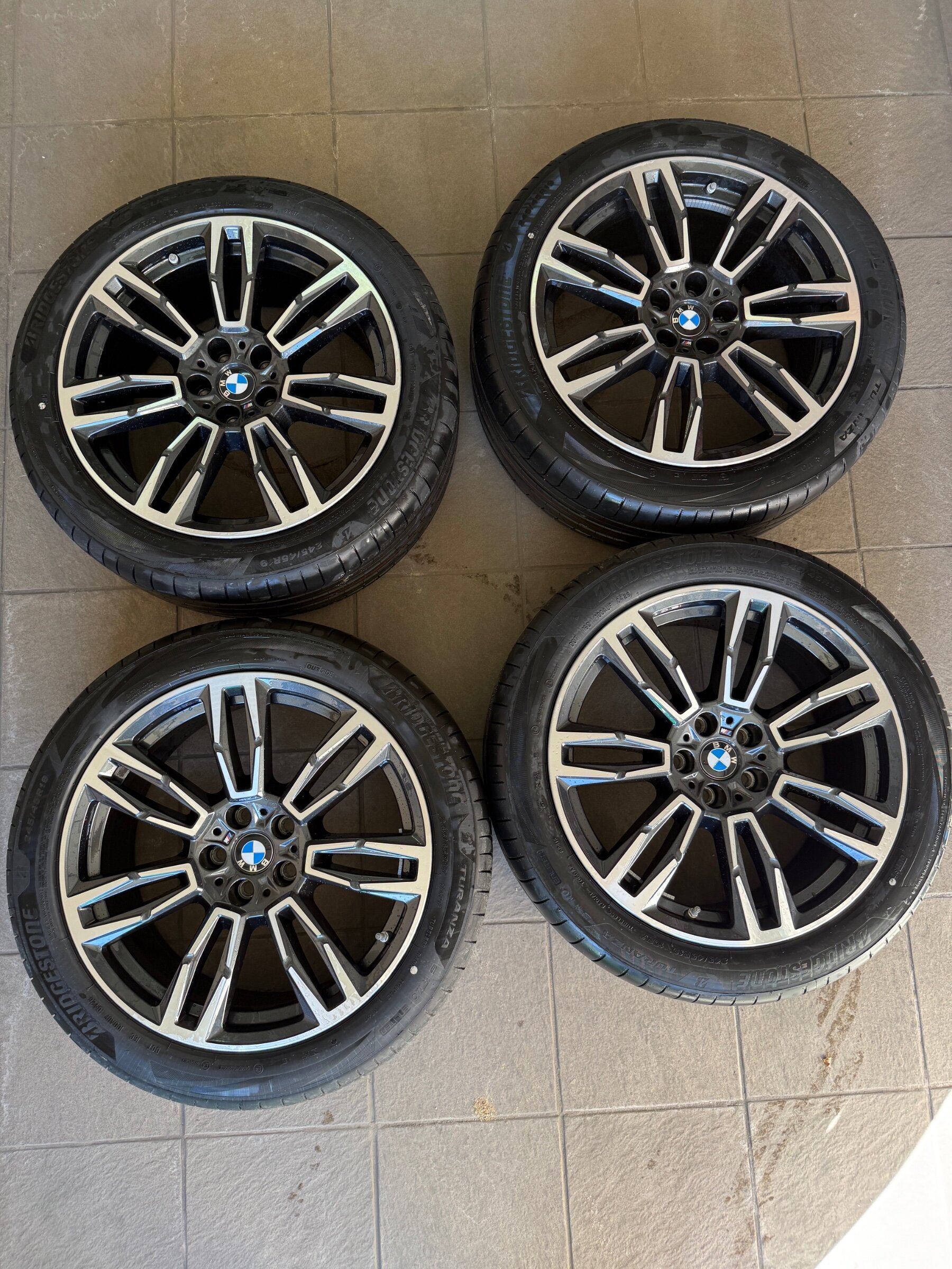 Sprzedam nowe koła z BMW G61, 19" aluminiowe obręcze M Double-spoke 935 Bicolor Black Grey + nowe opony